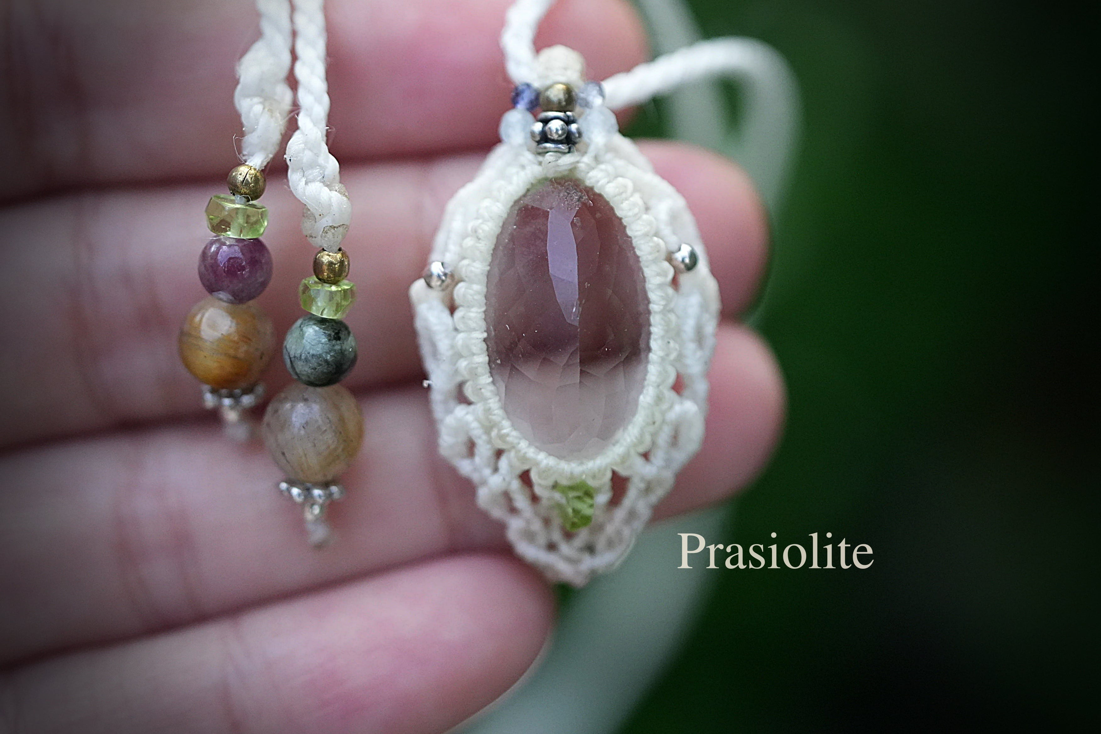 ほんのりグリーン★18ctプラシオライト マクラメネックレス 2052