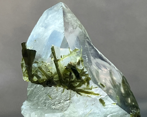 水草 涼 エピドートinクォーツ ⑤ 緑簾石入り水晶 Epidote in Quartz