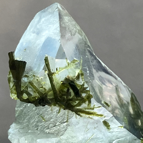 水草 涼 エピドートinクォーツ ⑤ 緑簾石入り水晶 Epidote in Quartz