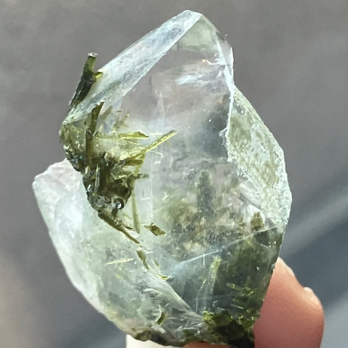 骨水晶　bone quartz  緑簾石　661g 骨水晶 bone quartz 緑簾石 661g