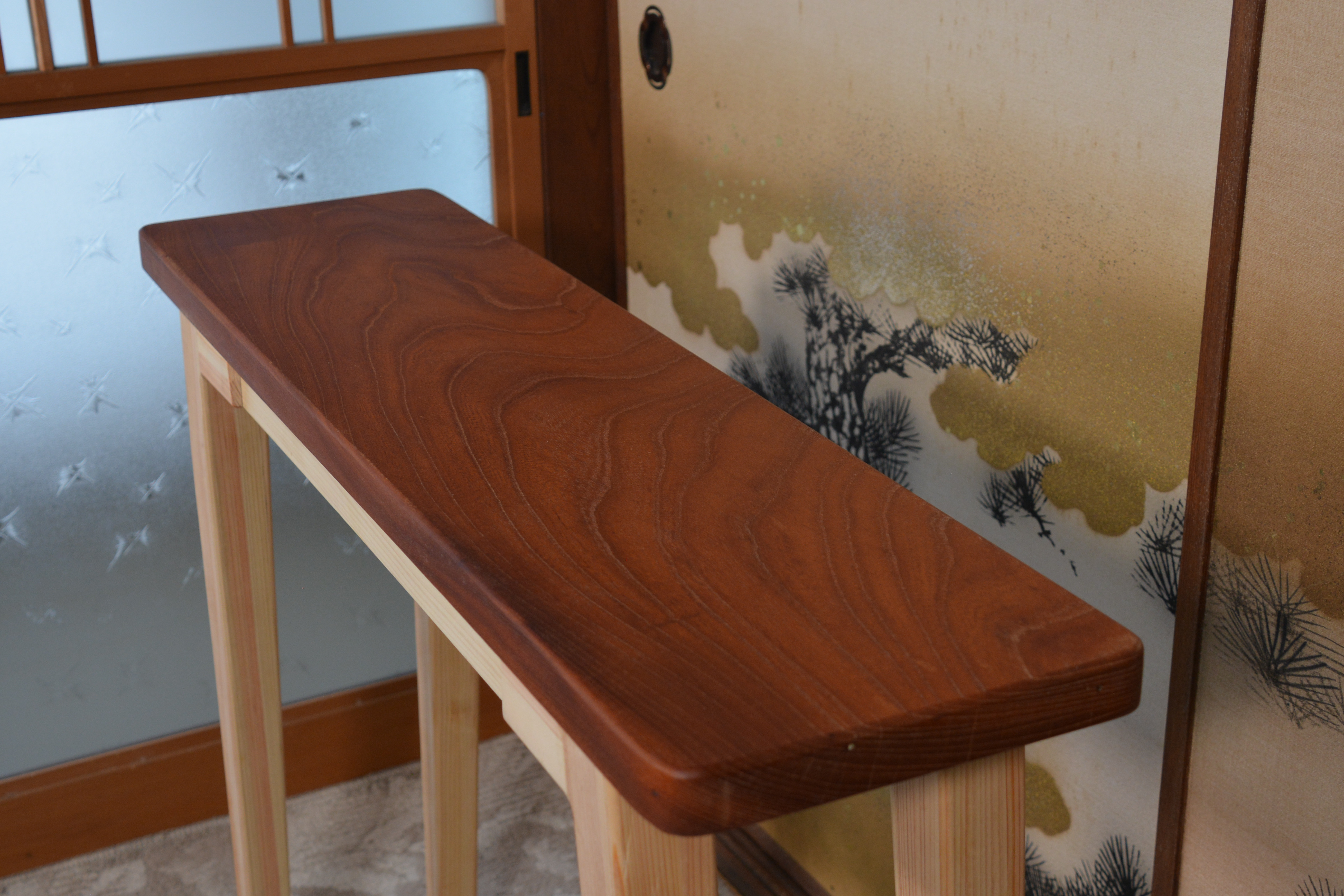 コンソールテーブル、幅88cm 奥行き25cm 高さ72cm  天板無垢のケヤキ　他は無垢のヒノキ