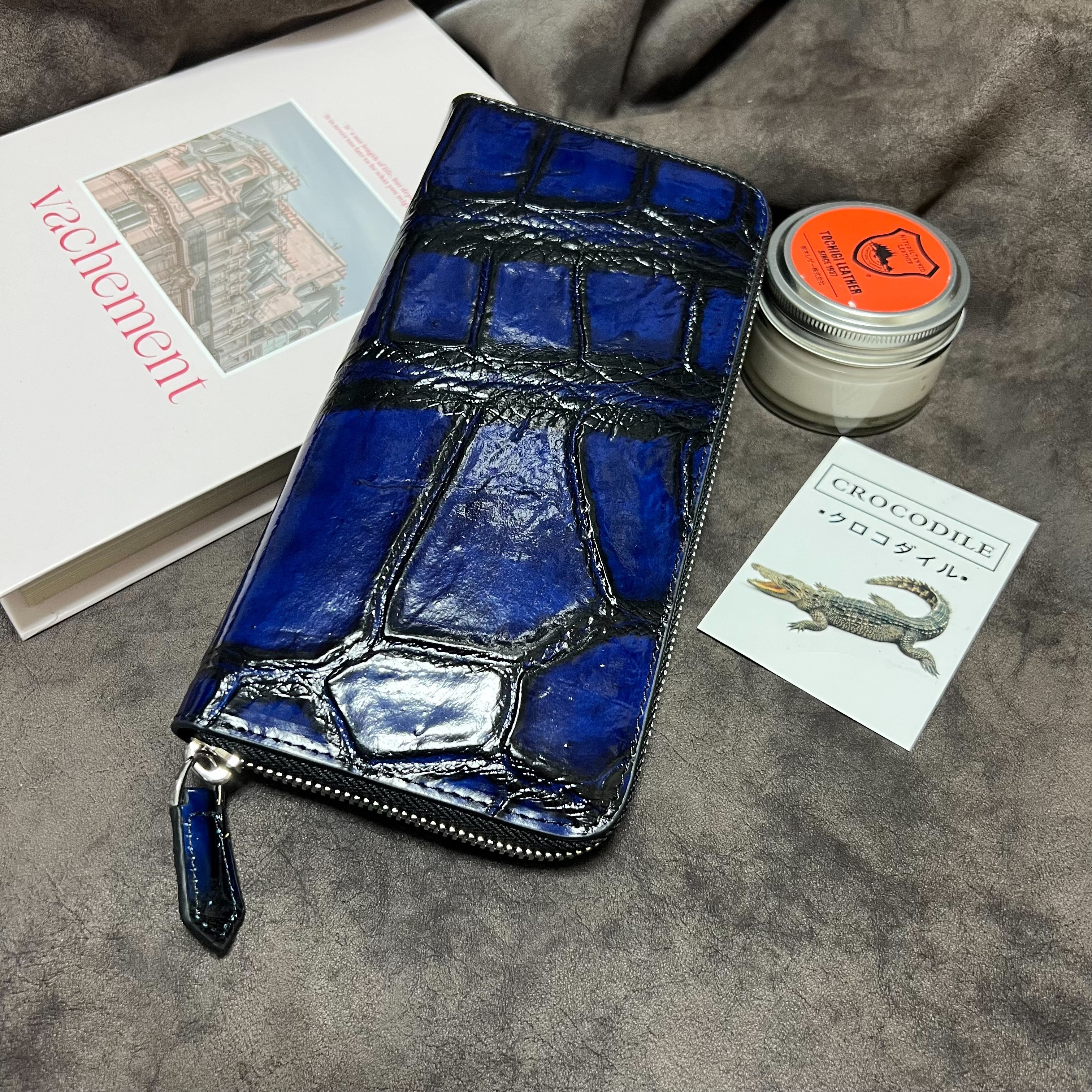 一枚革　青　クロコダイル財布　ラウンドファスナー ワニ革　鰐革/本革　手染め手作り　長財布　ハンドメイド