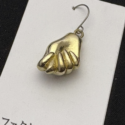エロハンドサインピアス ピアス（フック・チェーン） ファクトリーザジ