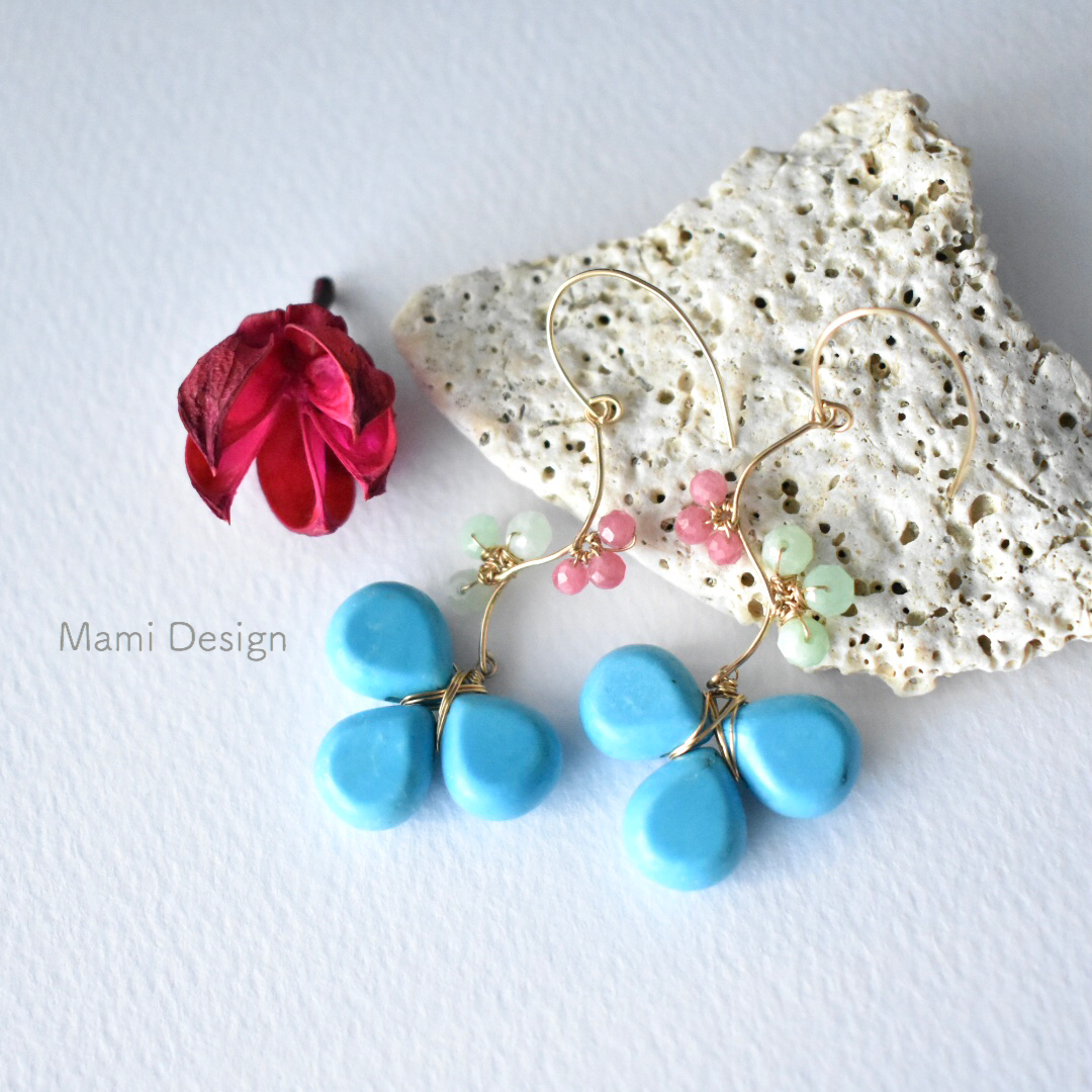 14KGF マグネサイトターコイズとグリーンオパールのウェーブラインピアス