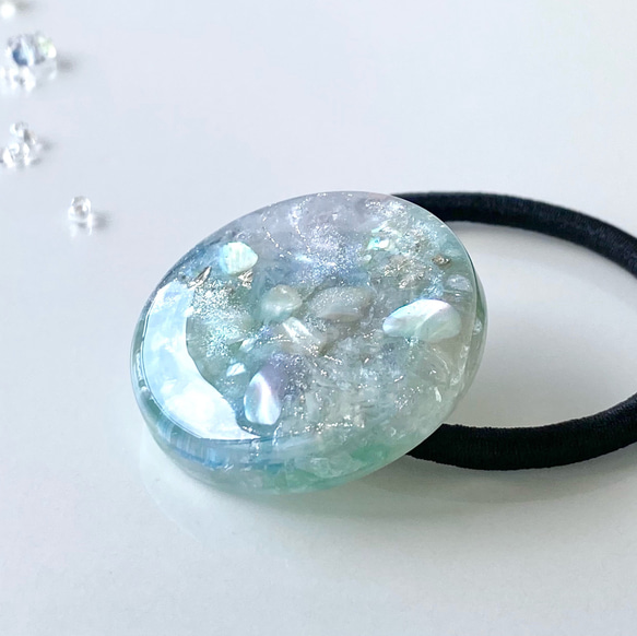 大ぶり 夏のマーブル 大人 レジン ヘアゴム ～ right blue gradation ～ 3枚目の画像