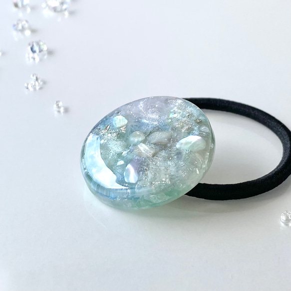 大ぶり 夏のマーブル 大人 レジン ヘアゴム ～ right blue gradation ～ 4枚目の画像