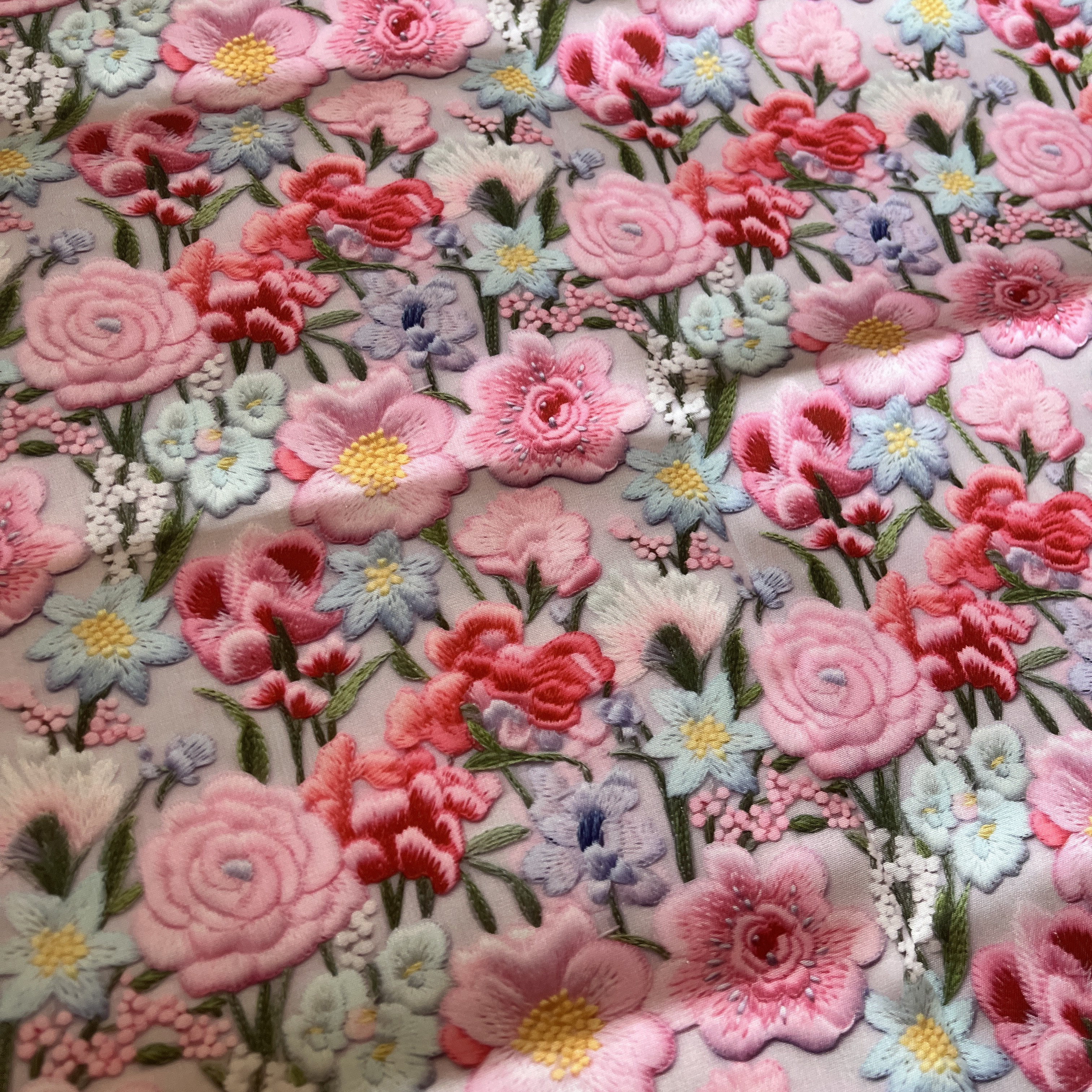 立体感溢れる花柄プリント生地　布　はぎれ