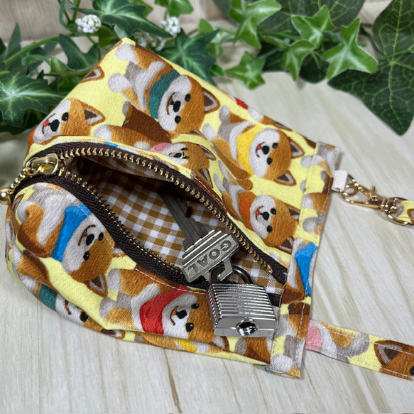 豆柴のファスナー付きミニミニポーチ　送料込み 2枚目の画像