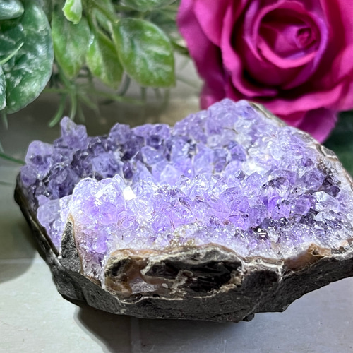 天然石　アメジスト／紫水晶・結晶石クラスター　恋愛／厄除け　約1915g 愛の守護石✨ レインボー アメジスト 紫水晶 クラスター 原石