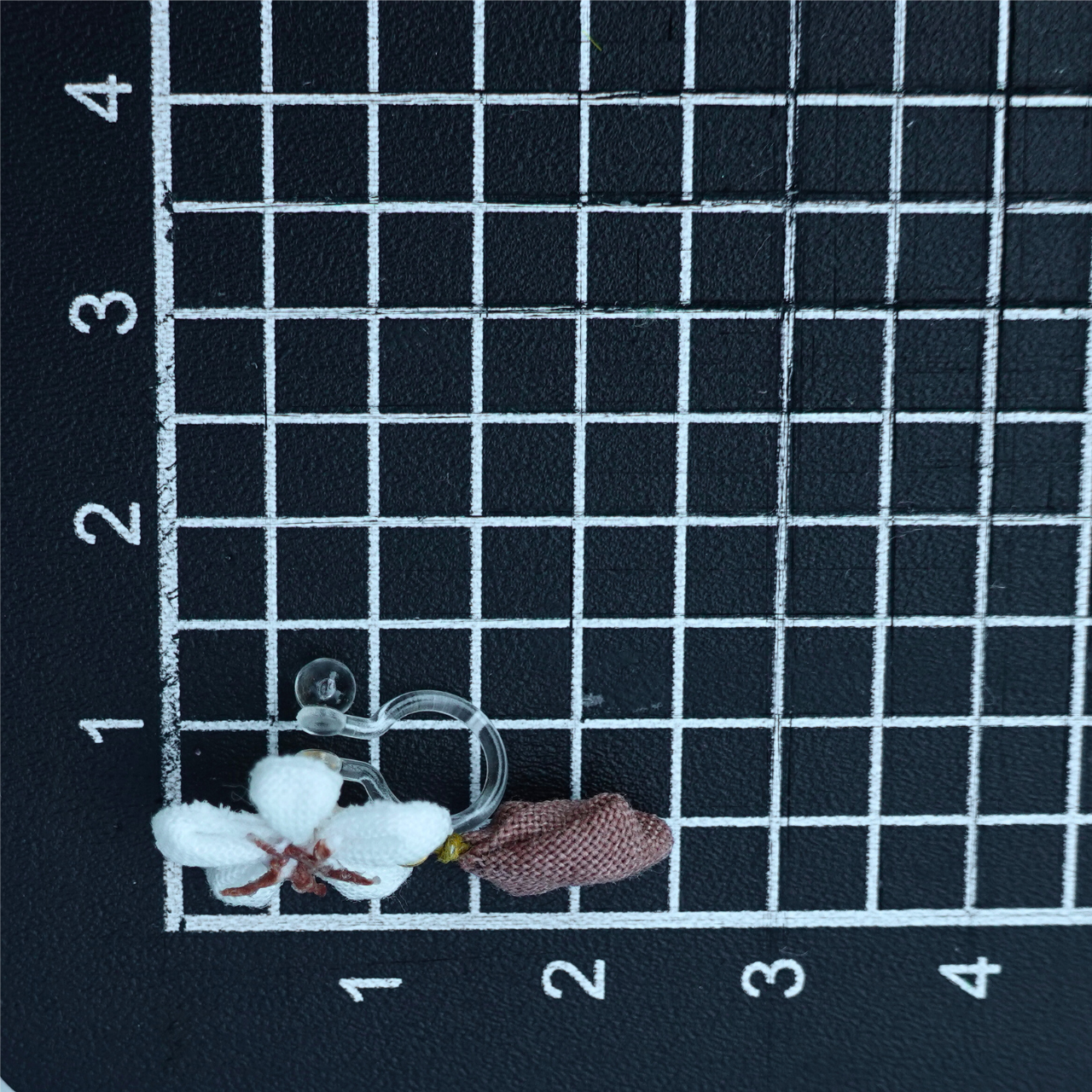 つまみ細工「コーヒーのピアス・イヤリング」