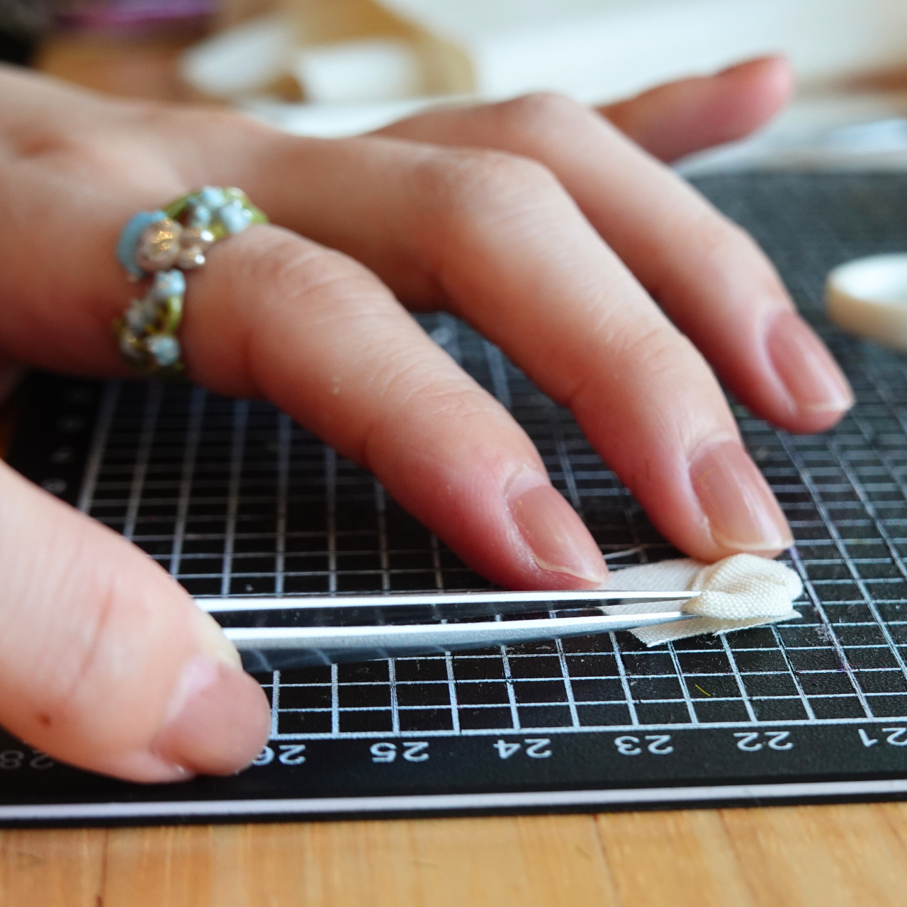 つまみ細工「コーヒーのピアス・イヤリング」