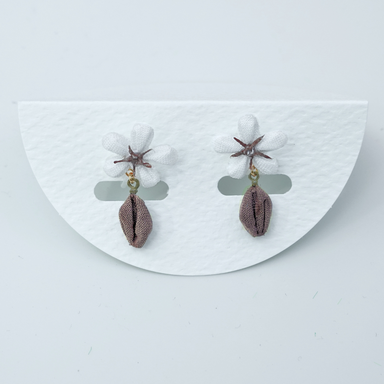 つまみ細工「コーヒーのピアス・イヤリング」イヤリング・ノンホールピアス