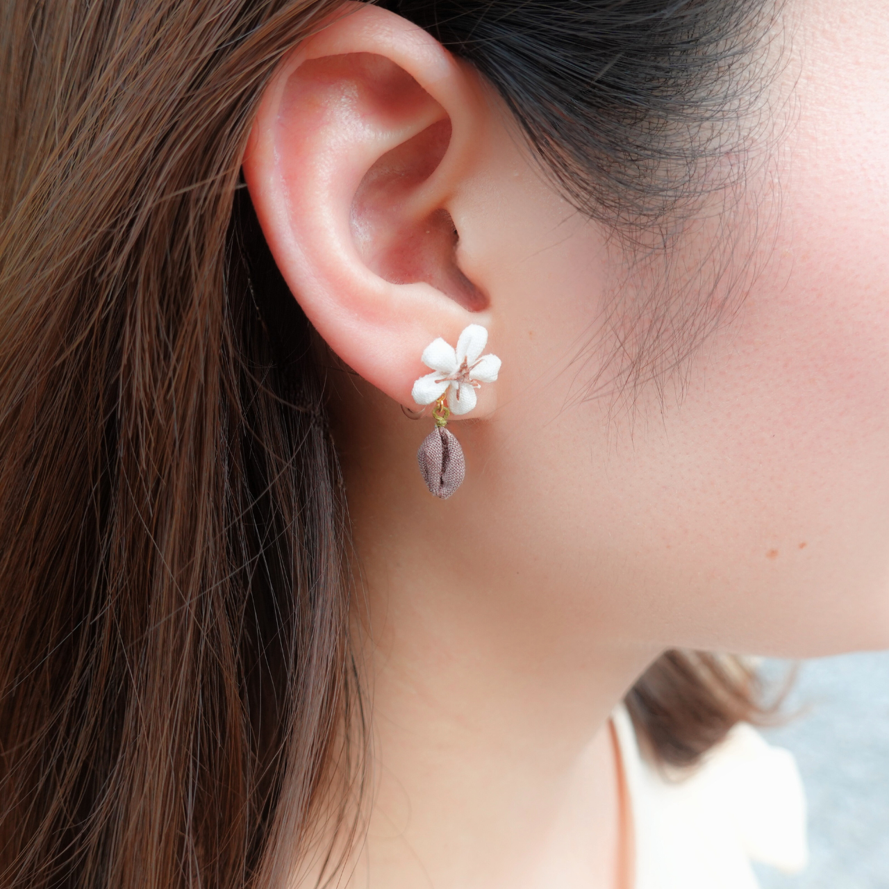 つまみ細工「コーヒーのピアス・イヤリング」