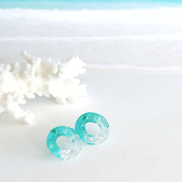 石垣島のガラスピアス　波間　2507-02 2枚目の画像