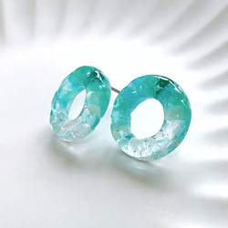 石垣島のガラスピアス　波間　2507-02 1枚目の画像