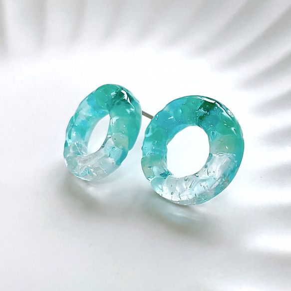 石垣島のガラスピアス　波間　2507-02 1枚目の画像