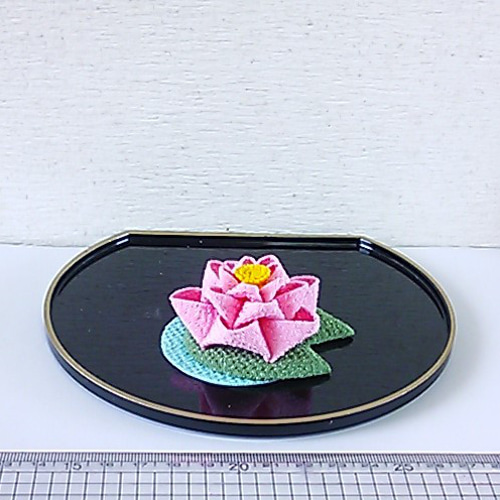 蓮の花ちりめん細工のお雛様飾り ちりめん細工の蓮の花とうさぎ - sekijyosann1 | minne byGMO