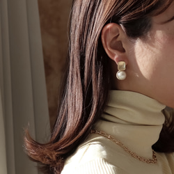 【outlet No.2】スクエアgold 1粒コットンパール イヤリング/ピアス（アレルギー対応） 6枚目の画像