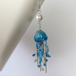 青色クラゲのしおり　ブックマーク　海　クラゲ　栞　読書　本　手帳　スケジュール帳　ディップアート　レジン　贈り物　 4枚目の画像