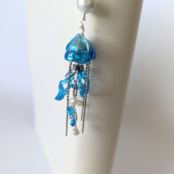 青色クラゲのしおり　ブックマーク　海　クラゲ　栞　読書　本　手帳　スケジュール帳　ディップアート　レジン　贈り物　 3枚目の画像