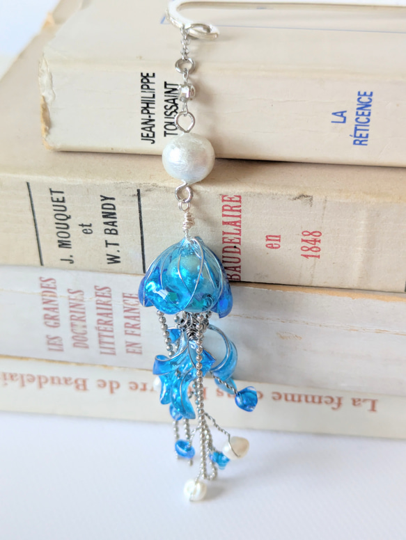 青色クラゲのしおり　ブックマーク　海　クラゲ　栞　読書　本　手帳　スケジュール帳　ディップアート　レジン　贈り物　 5枚目の画像