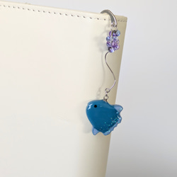 マンボウのブックマーク　栞　マンボウ　海　マンボー　ブックマーカー　読書　本　手帳　帯飾り　スケジュール帳　贈り物 2枚目の画像