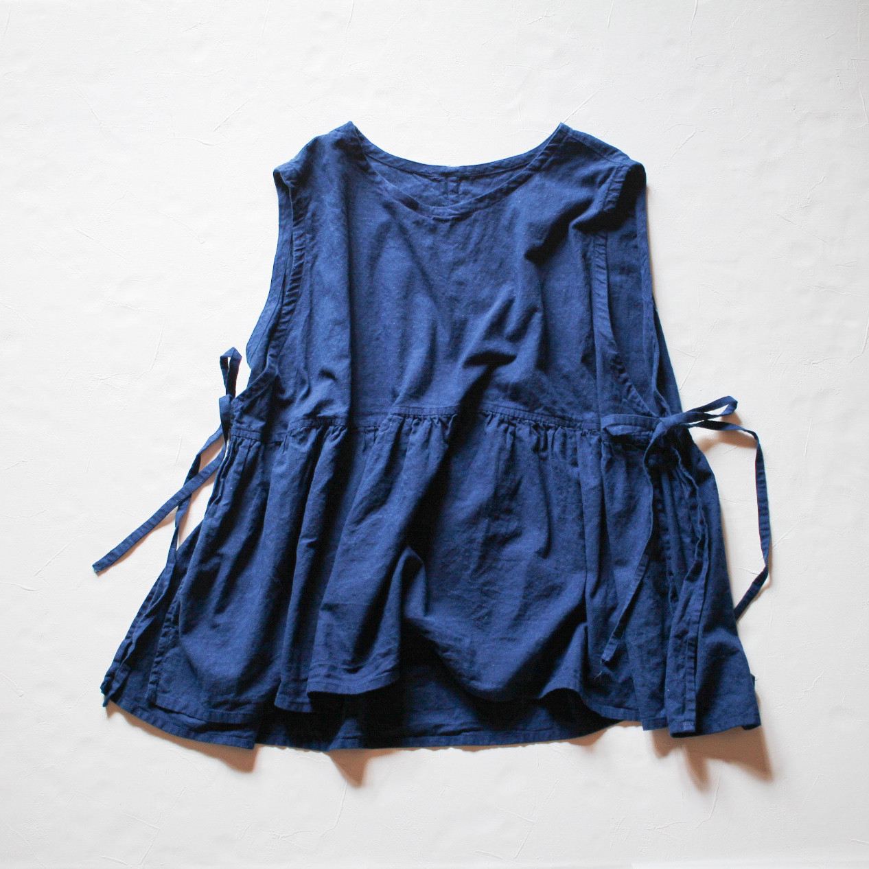 hifu frill vest ／ 群青色（藍染め）