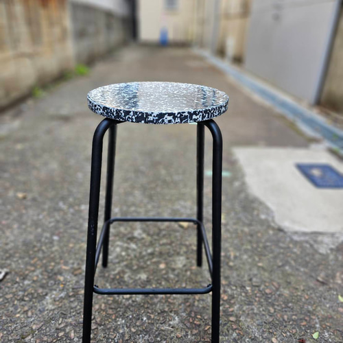 ☆お安くなりました☆【一点モノ】廃プラスチックのスツール｜アップ