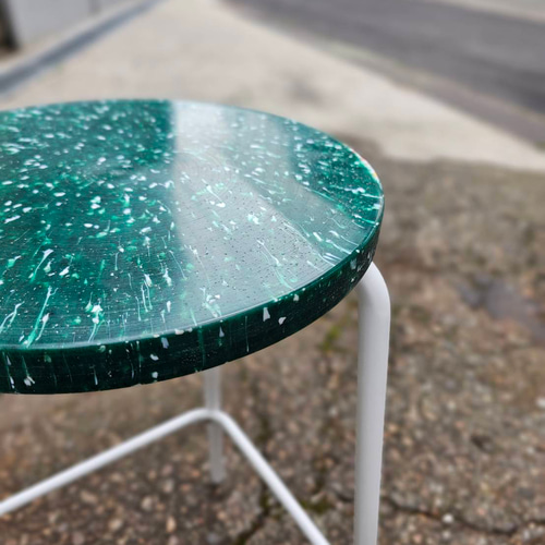 ☆お安くなりました☆【一点モノ】廃プラスチックのスツール｜アップ