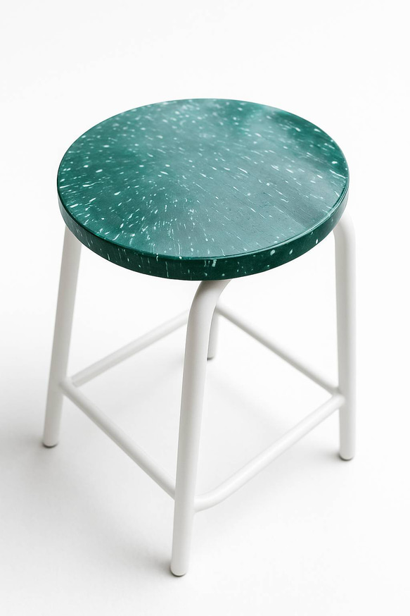 ☆お安くなりました☆【一点モノ】廃プラスチックのスツール｜アップ