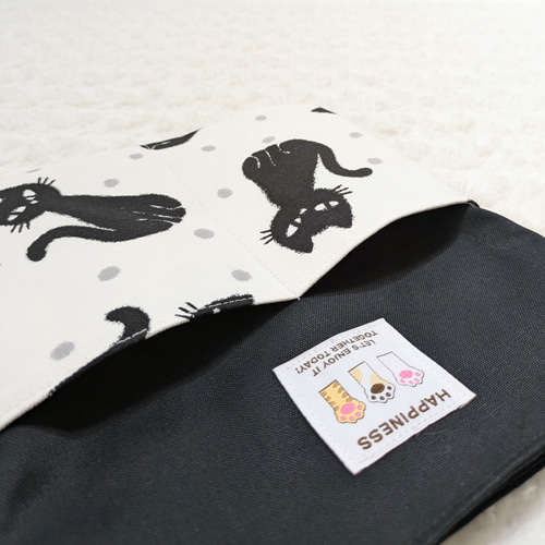 2245．大人可愛い 黒猫柄のサコッシュ 11号帆布 刺繍タグ付き