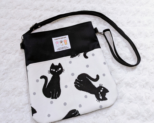 2245．大人可愛い 黒猫柄のサコッシュ 11号帆布 刺繍タグ付き