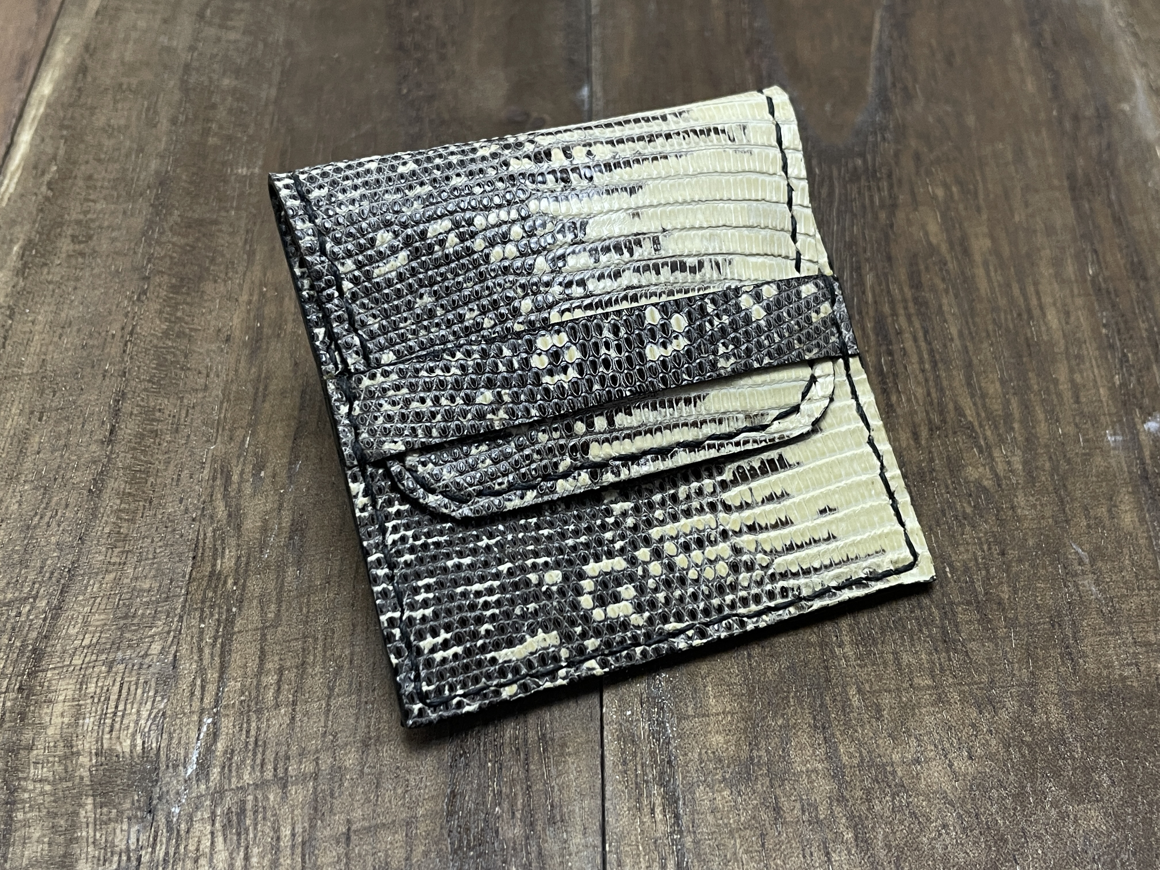 リングリザードのポケット型コンドームケース