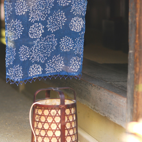 のれん☆インド綿☆藍染め風☆「コタドリアインディゴ フラワー85
