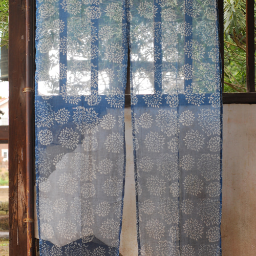 のれん☆インド綿☆藍染め風☆「コタドリアインディゴ フラワー85