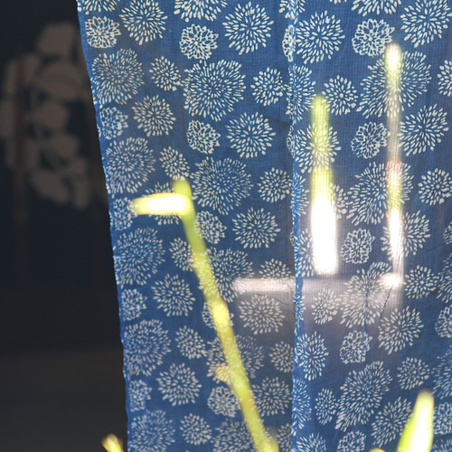 のれん☆インド綿☆藍染め風☆「コタドリアインディゴ フラワー85