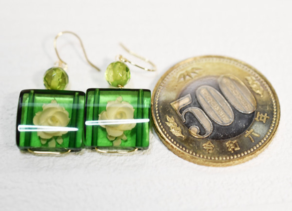 жK18YG 18金 天然リトアニア産グリーンアンバーバラモチーフピアス 3枚目の画像