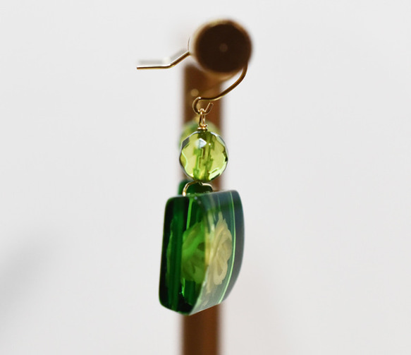 жK18YG 18金 天然リトアニア産グリーンアンバーバラモチーフピアス 6枚目の画像