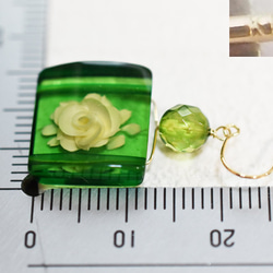 жK18YG 18金 天然リトアニア産グリーンアンバーバラモチーフピアス 4枚目の画像