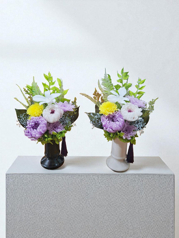 《仏花》プリザーブドフラワー/花器の色選択可能/一対購入可能/クリアケース無料/4つの特典 1枚目の画像