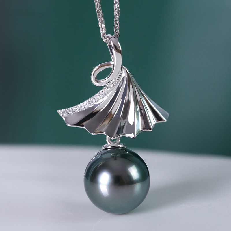 [ヘイズジュエリー] オーロラカラフル 9-9mm タヒチアンブラックパールペンダント ダンシングフリー 天然海水パール ノーブ