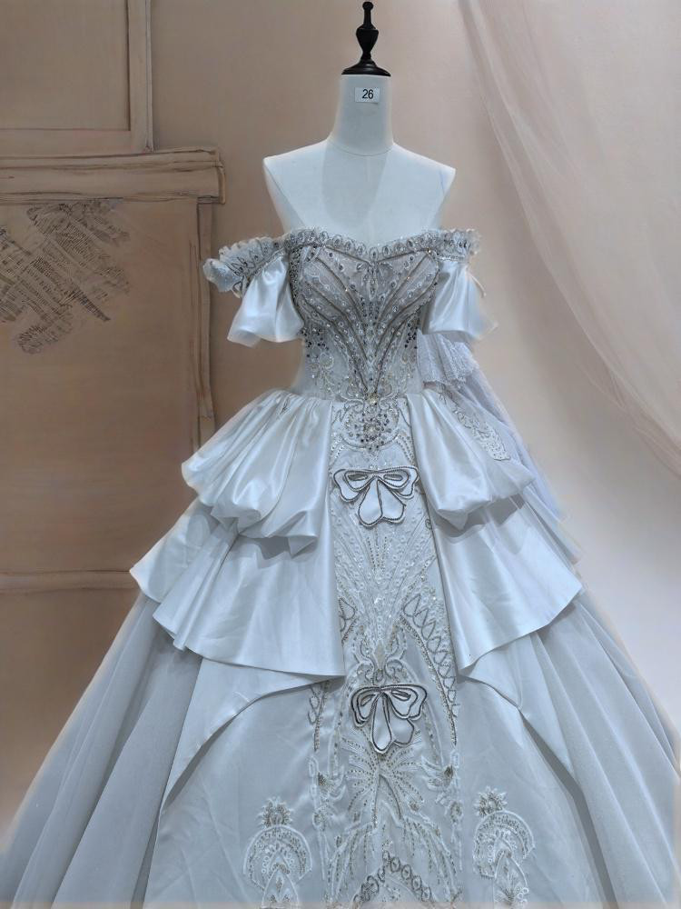 素敵  ウエディングドレス  グリッターのドレス 腰のプリーツで立体感を出す装飾 結婚式 三 次会D114