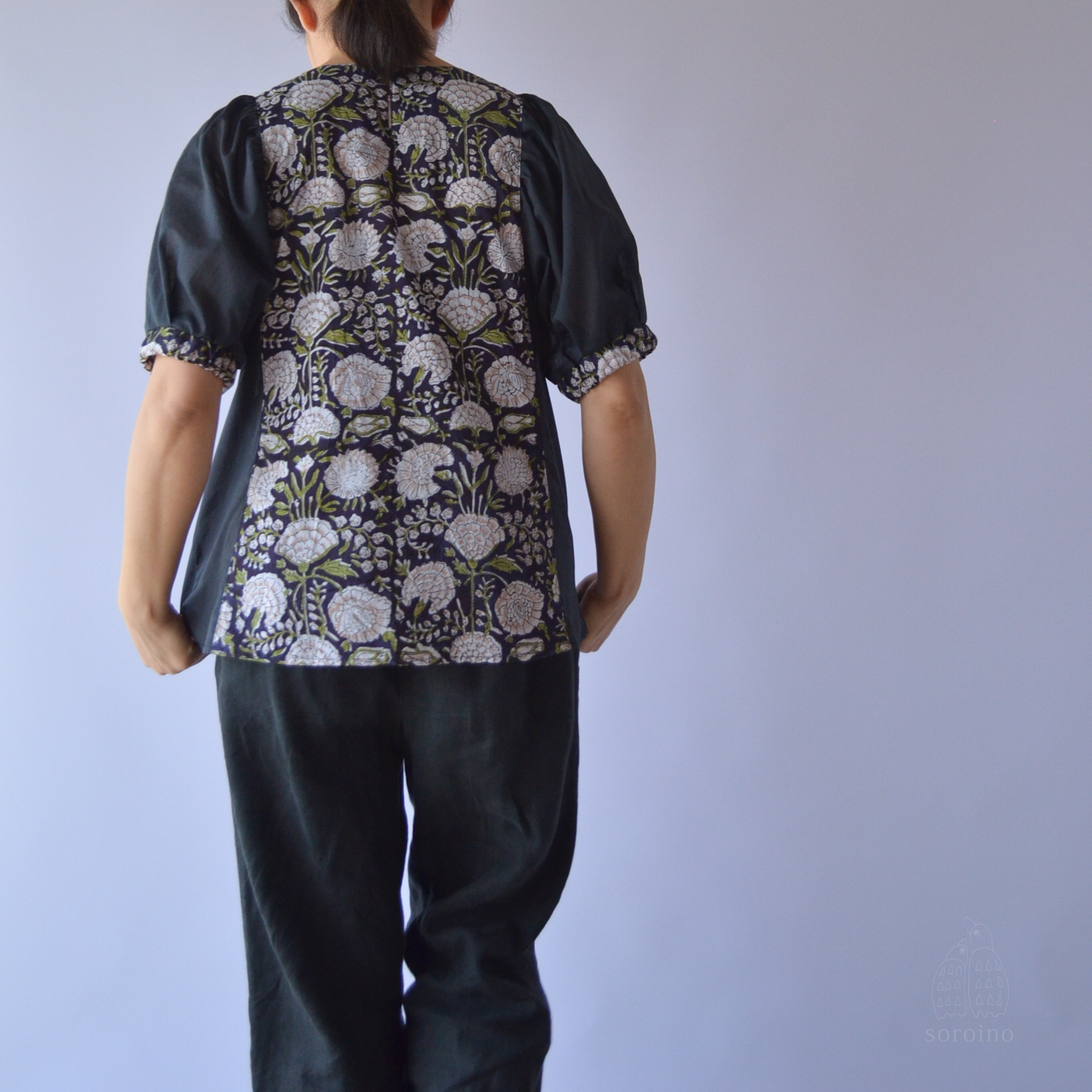 【限定1点】参観日やオケージョン に  細見えバイカラーブラウス ブロックプリント ブラック