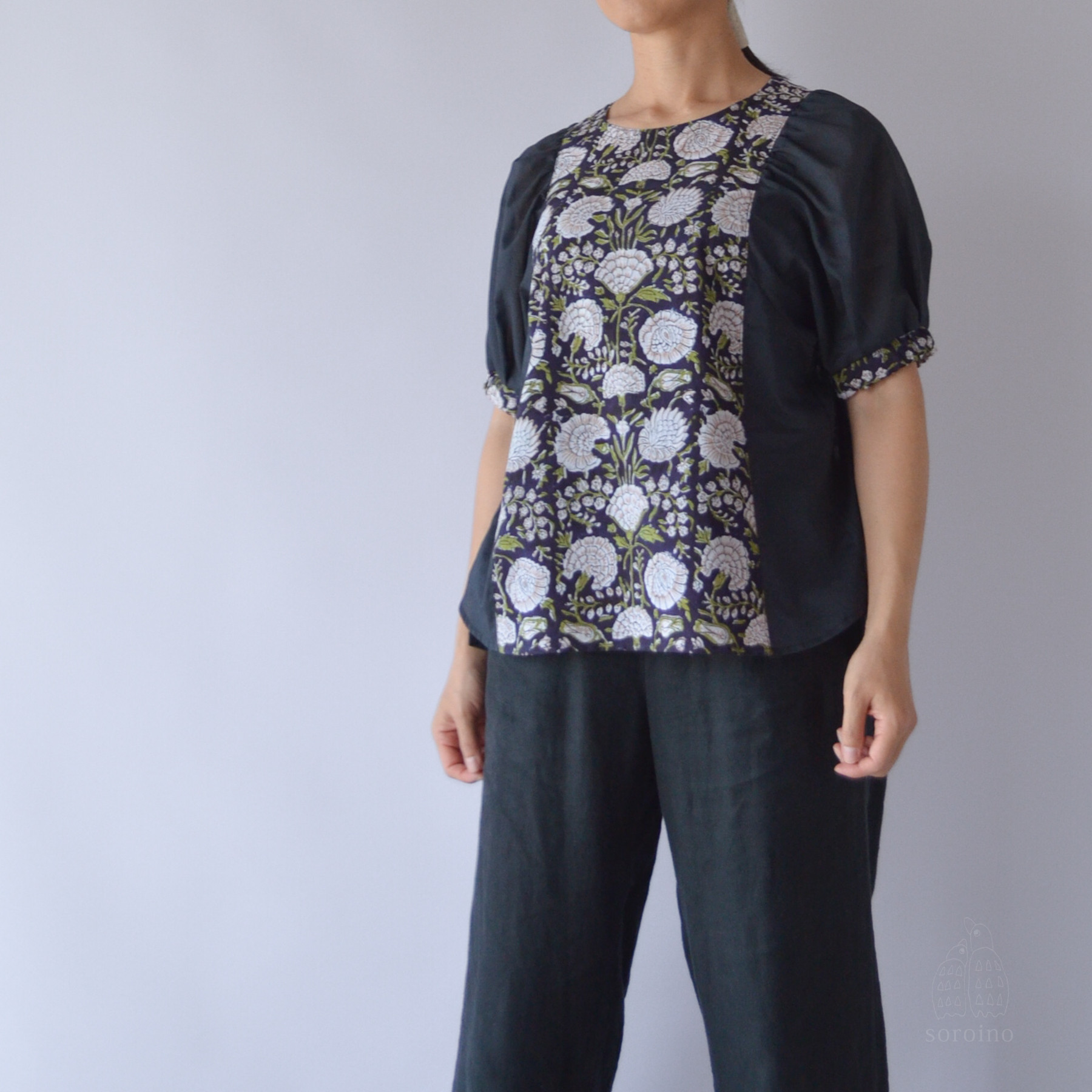 【限定1点】参観日やオケージョン に  細見えバイカラーブラウス ブロックプリント ブラック