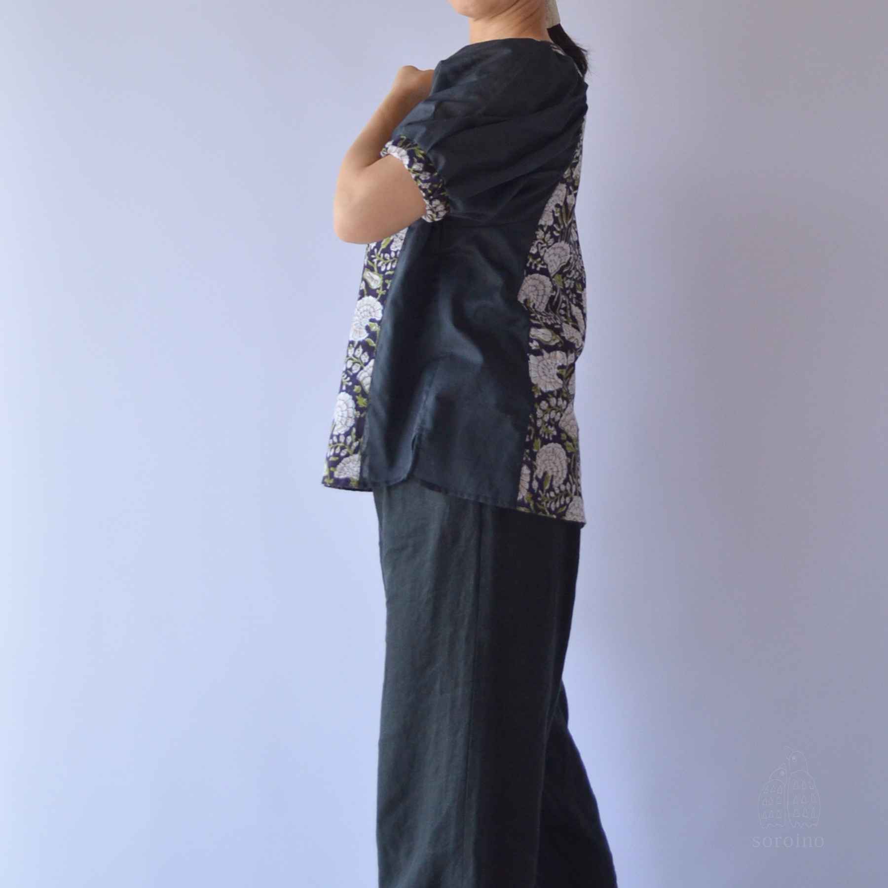 【限定1点】参観日やオケージョン に  細見えバイカラーブラウス ブロックプリント ブラック