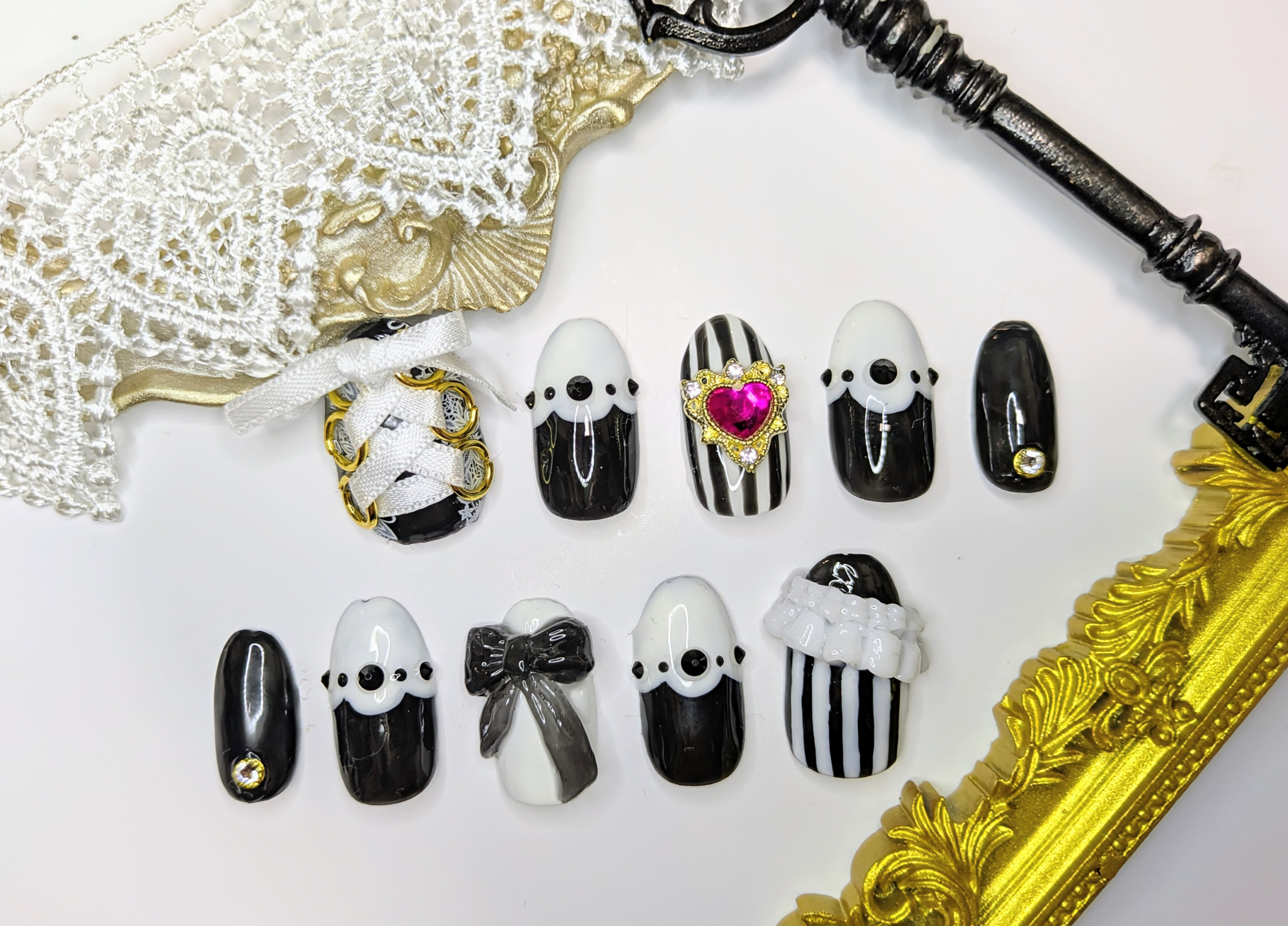 不思議の国のネイルチップ(モノクロ ver.)