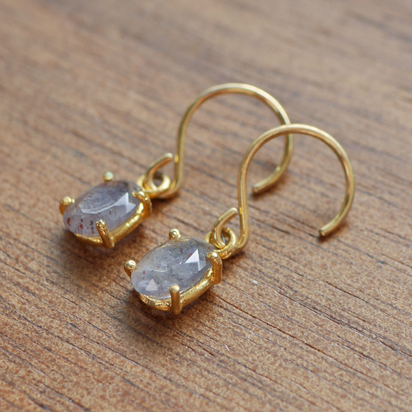 ブラッドショットアイオライト×淡水パールのピアス ピアス☆ブラッドショットアイオライト 1粒ピアス_220716 ピアス