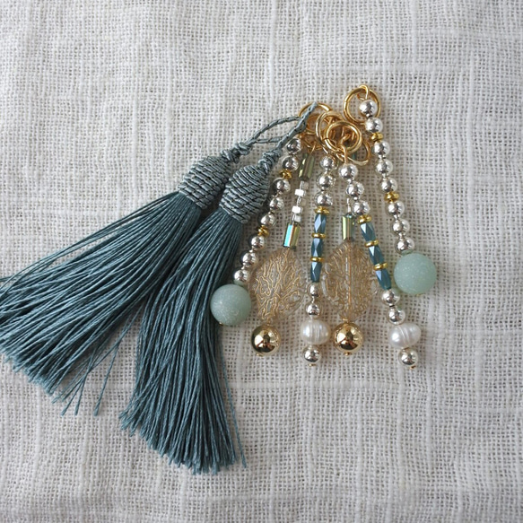 パーツ取り外し自由！装着簡単！大人可愛い　バッグチャーム　タッセル　おしゃれ　カバン　鞄　バッグ　ゴールド　ブルー 7枚目の画像