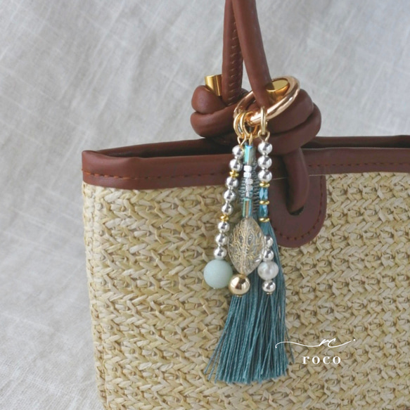 パーツ取り外し自由！装着簡単！大人可愛い　バッグチャーム　タッセル　おしゃれ　カバン　鞄　バッグ　ゴールド　ブルー 1枚目の画像