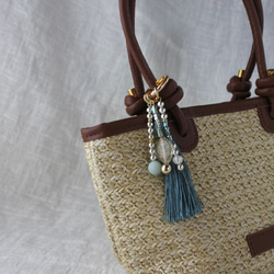パーツ取り外し自由！装着簡単！大人可愛い　バッグチャーム　タッセル　おしゃれ　カバン　鞄　バッグ　ゴールド　ブルー 3枚目の画像